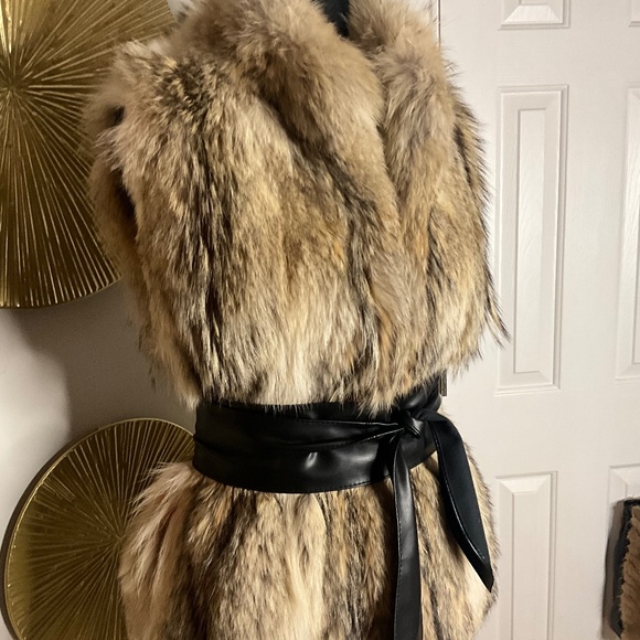 **STUNNING Real Fox Fur Vest** - Picture 1 of 5